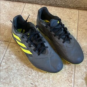 Adidas Men's Gray and Yellow Athletic Shoes